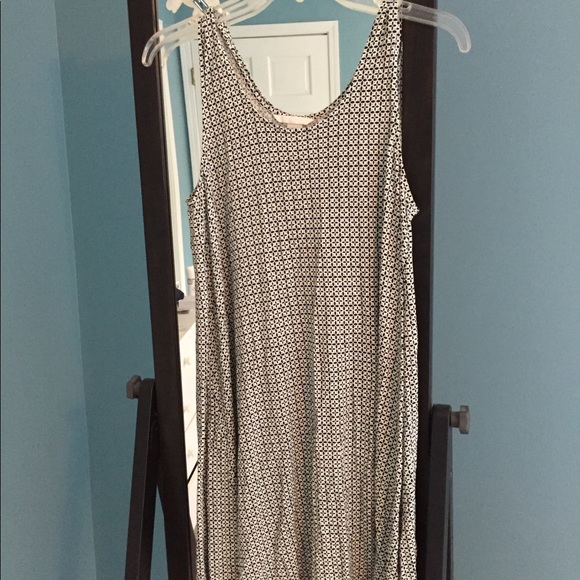 Black and white patterned dress. - Picture 2 of 2